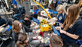 Młodzież szuka swojej przyszłości Młodzież szuka swojej przyszłości