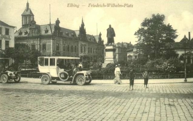 Elbląg, Automobil na placu Fryderyka Wilhelma (obecnie pl. Słowiański)
