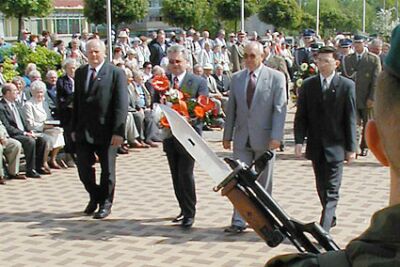 Elbląg, Podczas uroczystości złożono kwiaty pod pomnikiem króla Kazimierza Jagiellończyka