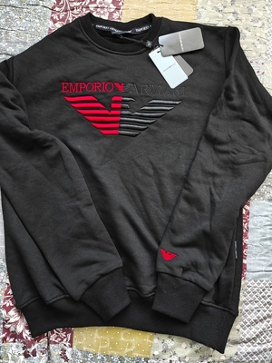 Elbląg Witam sprzedam bluzę marki Emporio Armani w rozmiarze M. czarna z metkami z logiem na rękawie