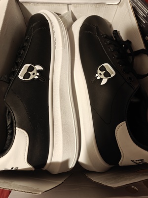 Elbląg Na sprzedaż nowe buty karl lagerfeld czarne. Rozmiar butów odpowiada rozmiarowi 43 - dlugosc wkładki Ok.28