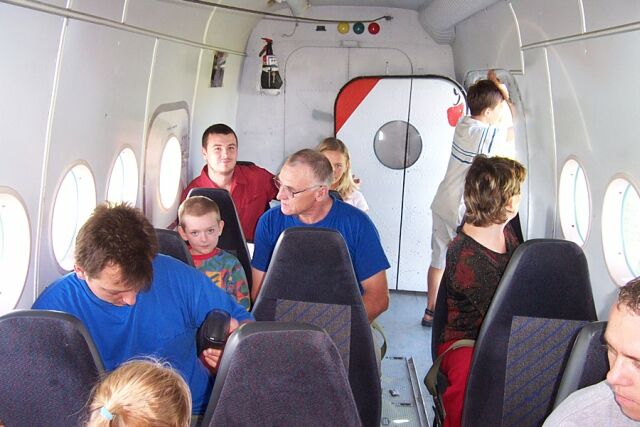  Pasażerowie przed lotem lekko poddenerwowani, ale miny mają dziarskie.