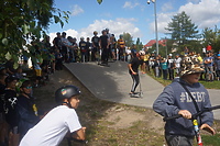 Hulajnogowe show w skateparku