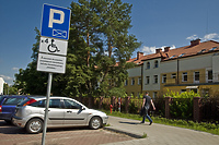 Krasnal doczekał się parkingu