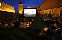 Letnie kino pod chmurką już w sobotę