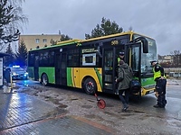 Piesza potrącona przez miejski autobus. Jest w stanie krytycznym