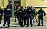 #Piekłokobiet. Policjanci utrudniali protestowanie