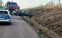 Stracił panowanie nad autem i wypadł z drogi