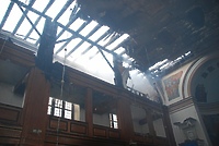 Kościół po pożarze. Ocalał zabytkowy krzyż