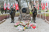 Uroczystości pod obeliskiem w parku Traugutta