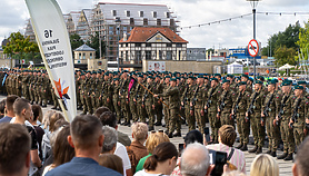 „Od dziecka marzył, by być w wojsku”. Przysięgali na bulwarze