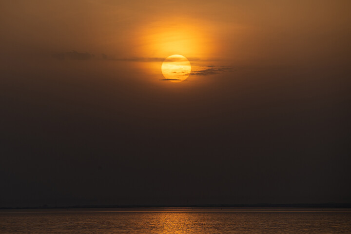 Słońce owiane piaskiem saharyjskim (Kwiecień 2024)