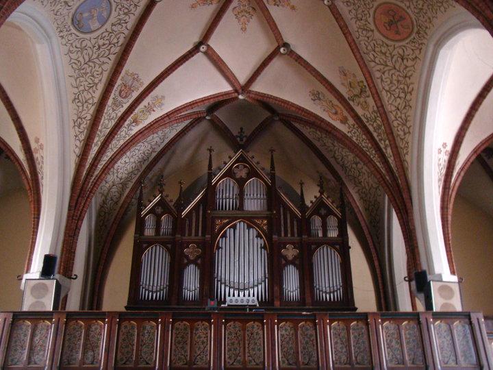 Organy pochodzące z 1903r w kościele
św.Wojciecha w Elblągu.Po zakończeniu II wojny światowej
w czasie pobytu wojsk radzieckich w zdobytym Elblągu instrument został zdewastowany.W 1947r zostały naprawione i gruntownie wyremontowane. (Marzec 2013)
