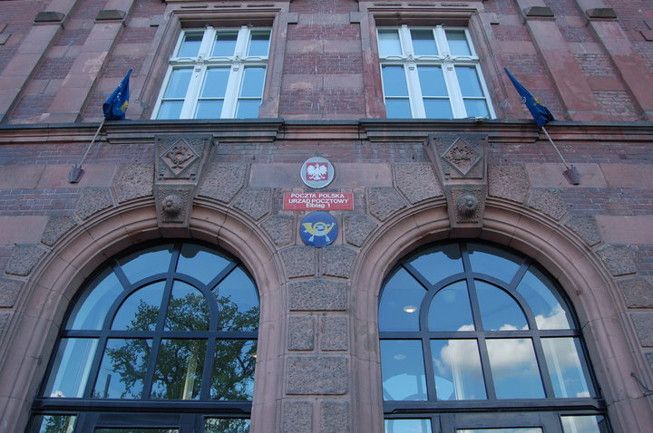 Fasada budynku poczty
