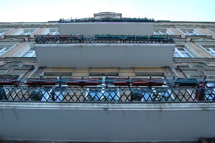 Efektowne balustrady balkonów przy ul. Pocztowej (Maj 2013)