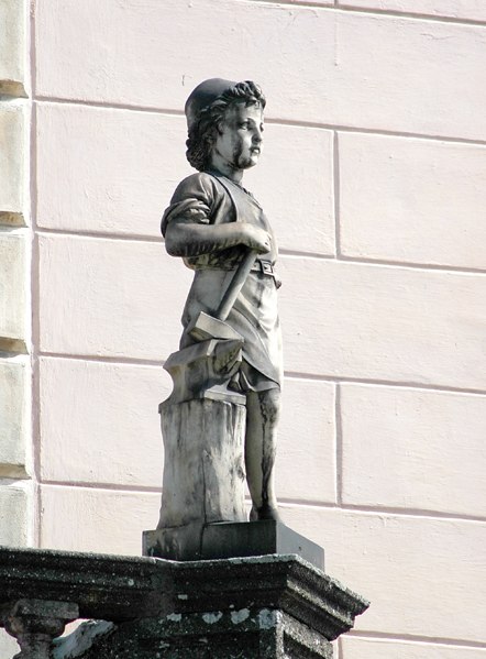 Rzeźba na balkonie Pałacyku