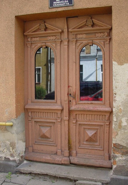 Drzwi przy ul. Traugutta
