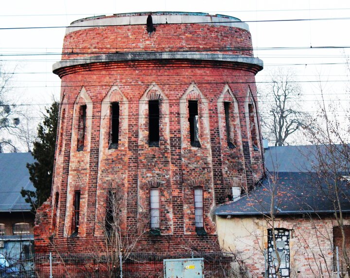 Kolejowa wieża ciśnień.