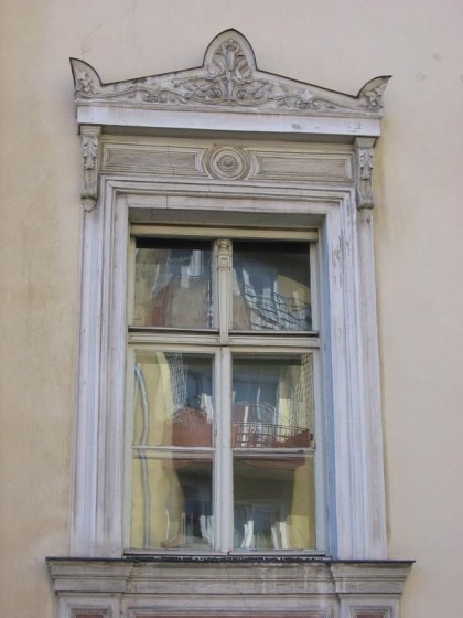 Okno kamienicy przy ul. Królewieckiej
Zdjęcie nagrodzone w konkursie kwietniowym