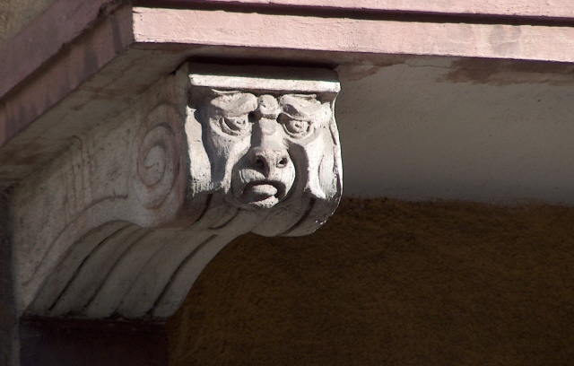 Podpora balkonu w kamienicy przy ulicy Królewieckiej (Lipiec 2005)