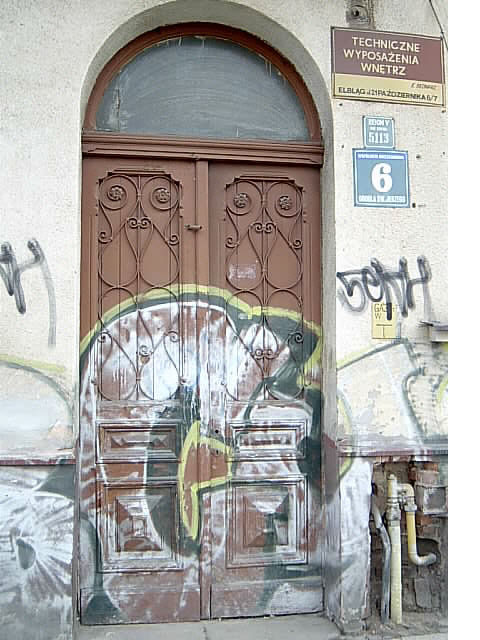 Drzwi kamienicy przy Grobli Św. Jerzego