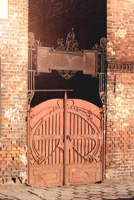 Metalowa brama na ulicy Warszawskiej
Zdjęcie nagrodzone w konkursie majowym