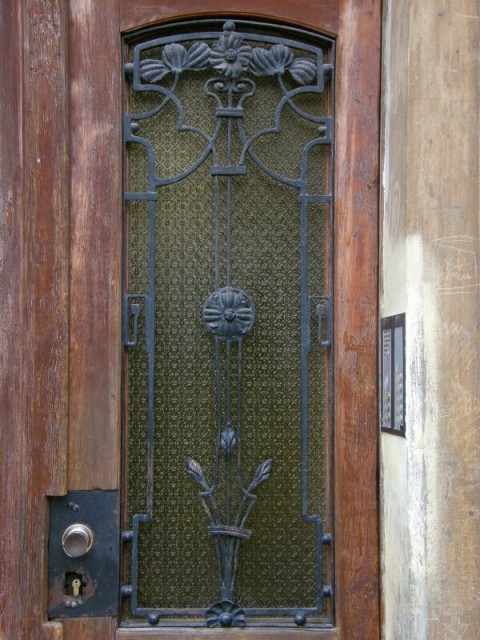 Detal drzwi przy ul. Traugutta (Lipiec 2008)