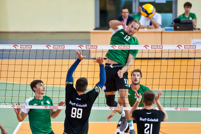 Elbląg, Indykpol (w zielonych koszulkach) pokonał Trefl Gdańsk w sparingu