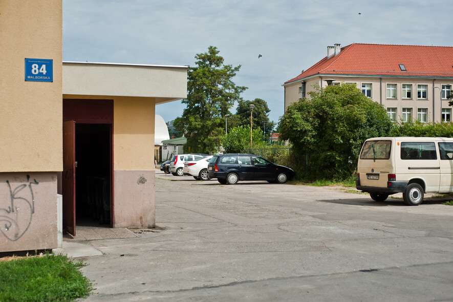 Elbląg, Chodnik jest, a jakby go nie było