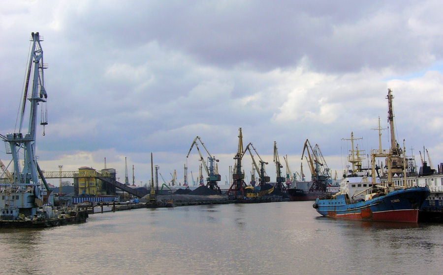 Elbląg, Port w Kaliningradzie. Zdjęcie autorstwa Ttracy - Praca własna, CC BY 3.0, https://commons.wikimedia.org/w/index.php?curid=3906724