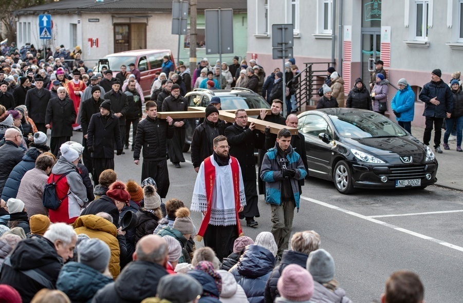 Elbląg, Z krzyżem przez Elbląg