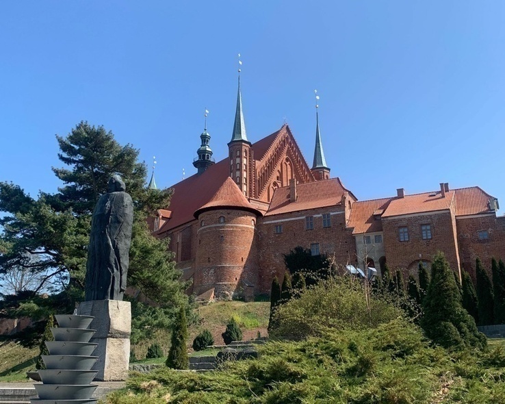 Elbląg, Popłyną pieniądze na fromborskie zabytki