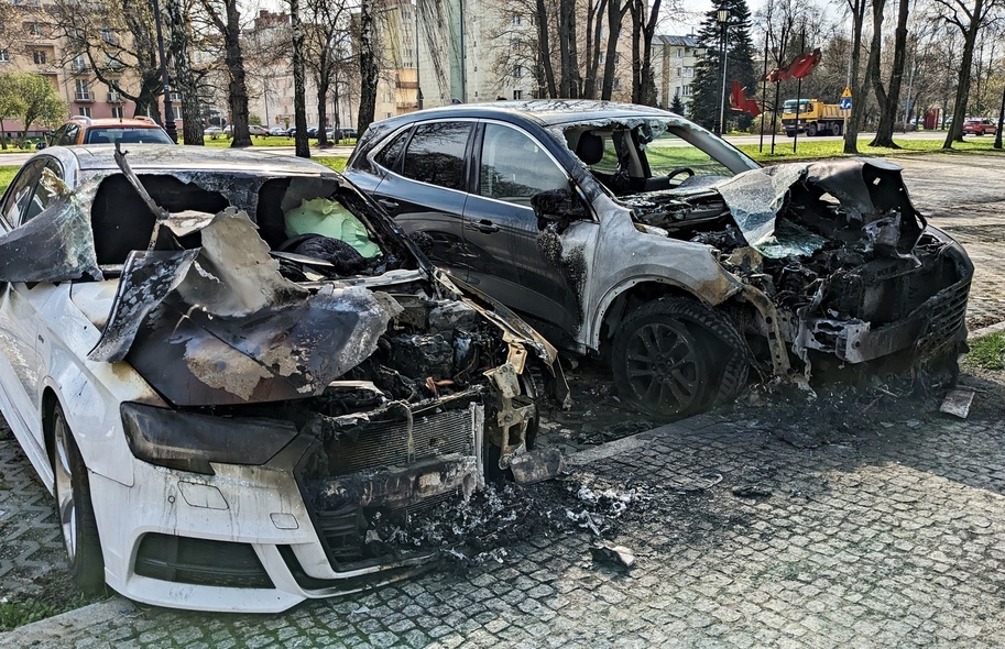 Elbląg, Poranny pożar dwóch aut