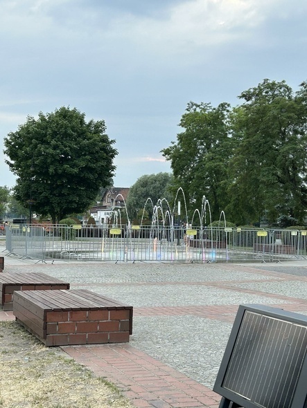Elbląg, Mieszkanka: Dlaczego odgrodzono fontannę?
