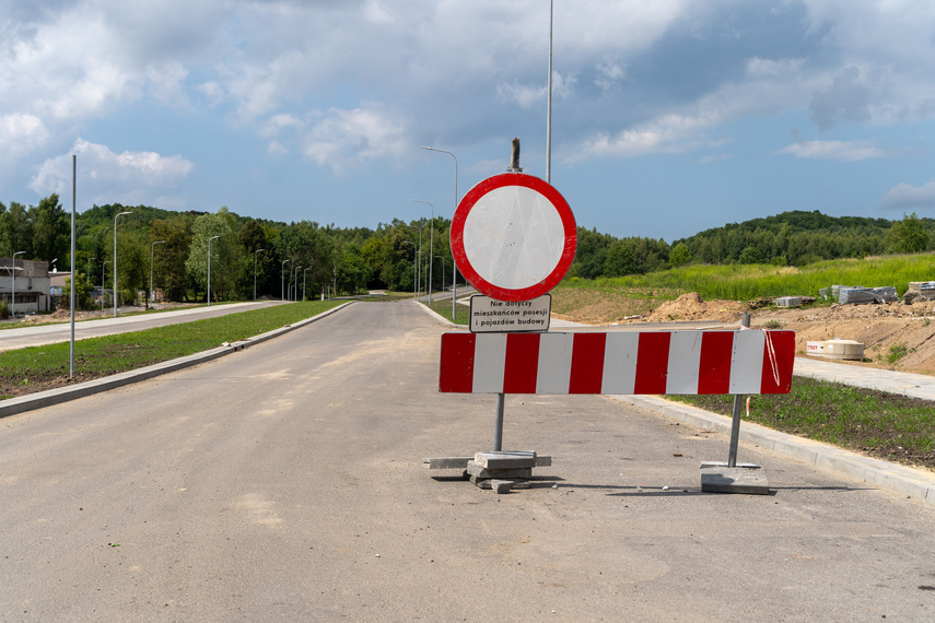 Elbląg, Ulica gotowa, trwają prace na rondzie