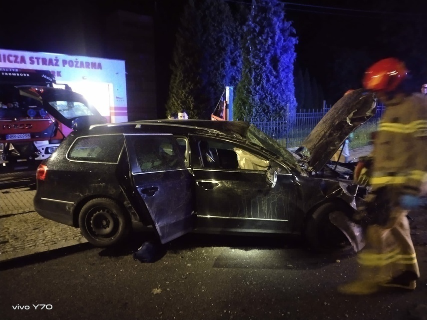 Elbląg, Stracił panowanie nad autem, staranował znaki i zatrzymał się przy bramie remizy