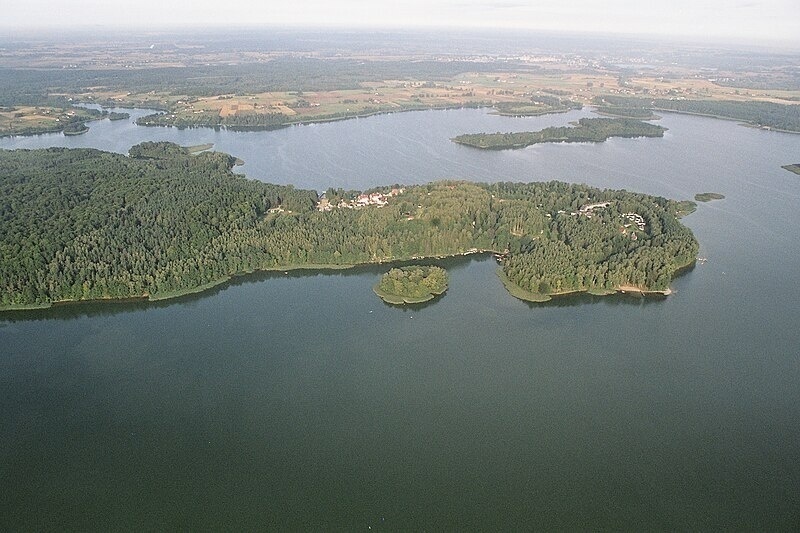 Elbląg, Jezioro Narie, nad którym leży Bogaczewo, z lotu ptaka.