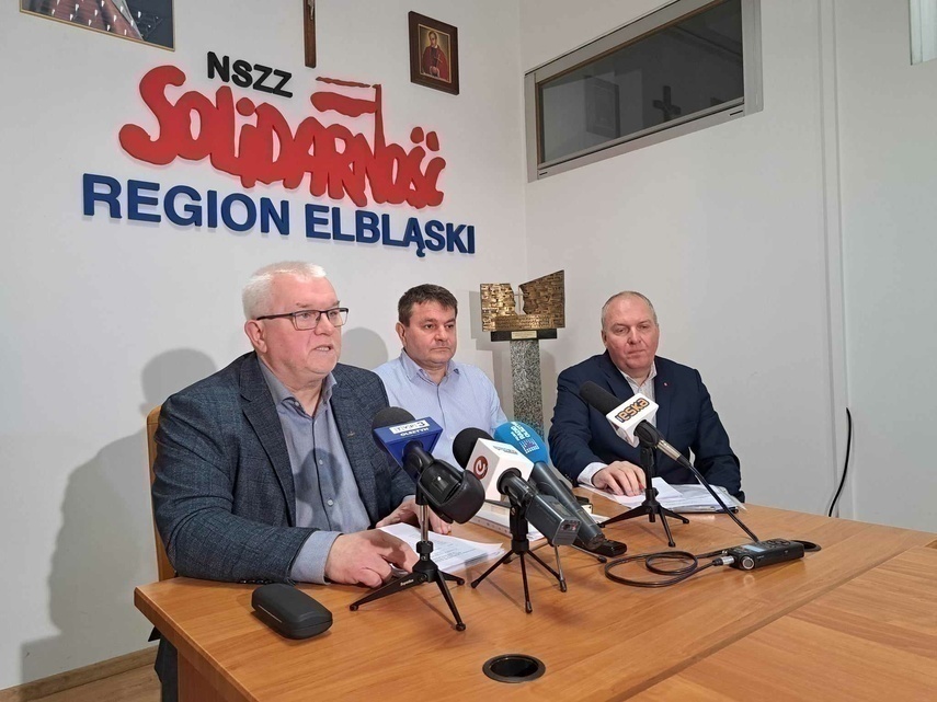 Elbląg, W konferencji prasowej wzięli udział (od lewej) Zbigniew Koban, Sławomir Wojtyna i Norbert Klimczak