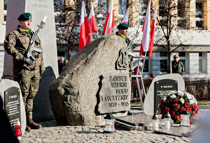 Elbląg, Podwójne uroczystości Dnia Pamięci Żołnierzy Wyklętych