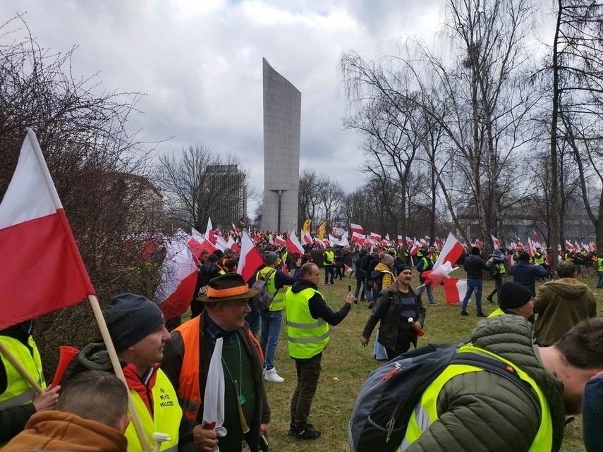 Elbląg, Dzisiejsze protesty w Warszawie.