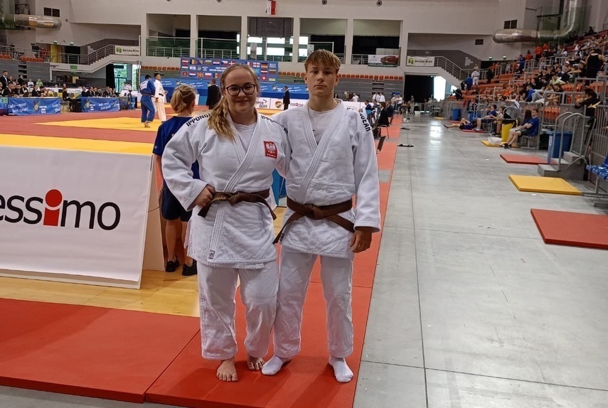 Elbląg, Aleksandra Kocieba (z lewej) zdobyła 5. miejsce na PE kadetów w judo (źródło Facebook Truso Elbląg)