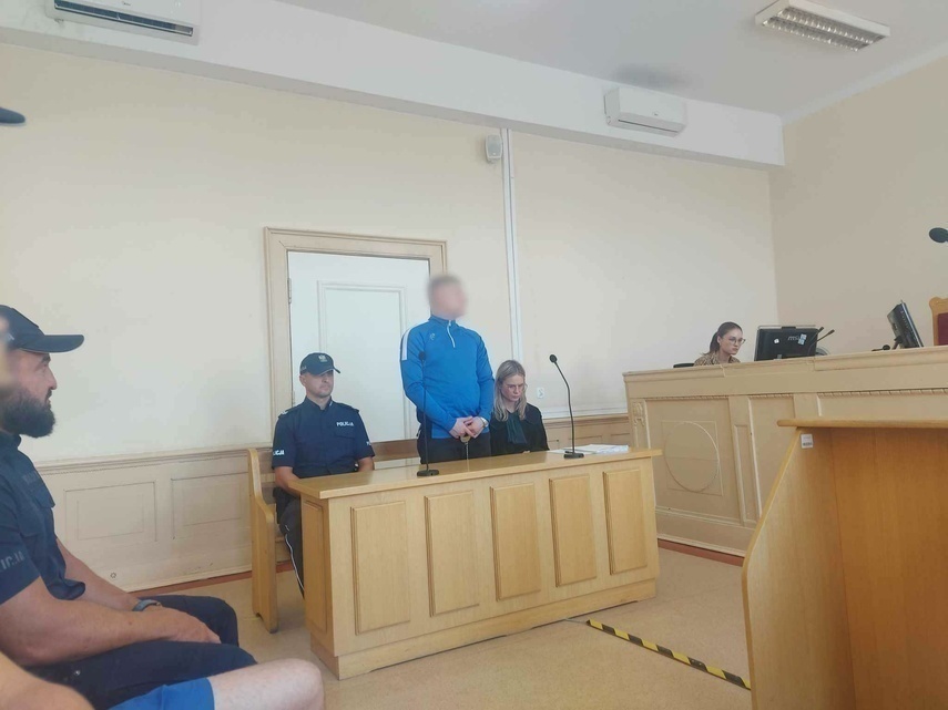 Elbląg, Pierwsza rozprawa dwójki młodych mężczyzn oskarżonych o napada na Żabkę, fot Bartosz Piwowarczyk
