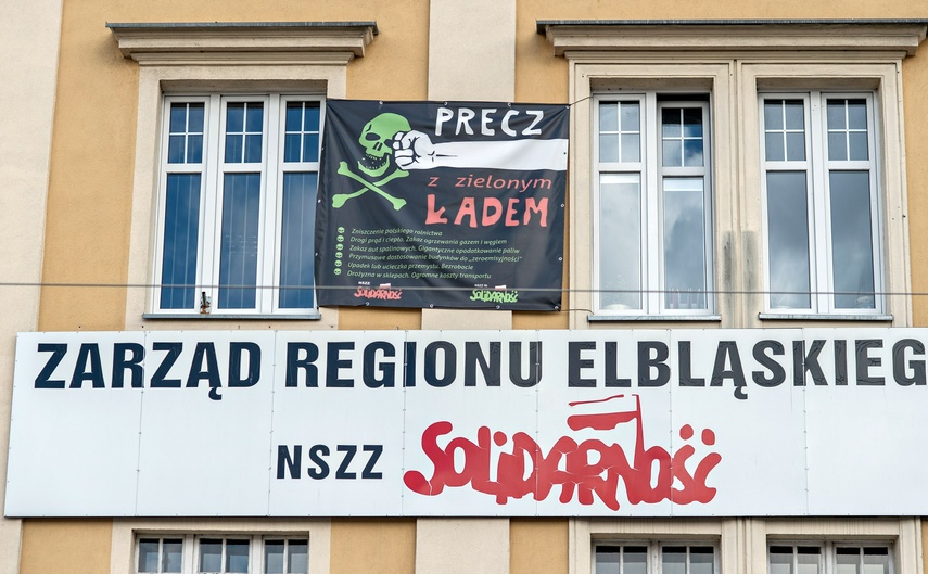 Elbląg, Na siedzibie NSZZ Solidarność wywieszono baner dotyczący Zielonego Ładu