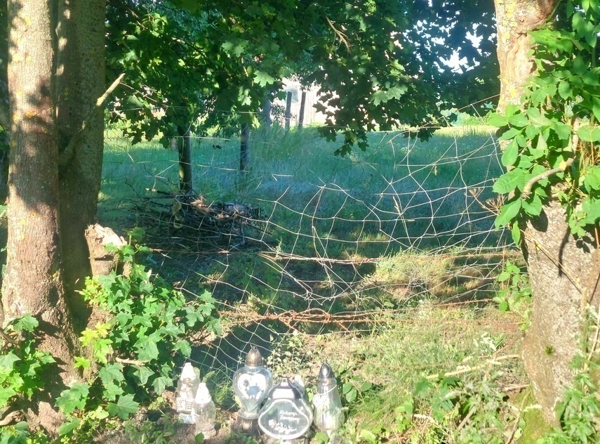 Elbląg, W miejscu wypadku nadal stoją znicze,