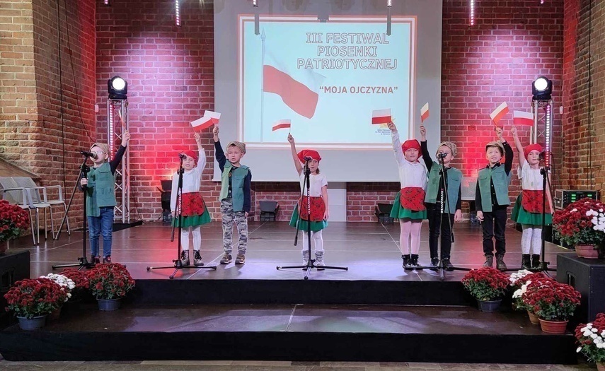 Miejski Festiwal Piosenki Moja Ojczyzna [ Szkoły i uczelnie ]