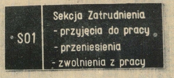 Elbląg, Tabliczka z drzwi biura, gdzie mieściła się zamechowska komórka organizacyjna zajmująca się obsługą ruchu kadrowego w tym kombinacie przemysłowym.