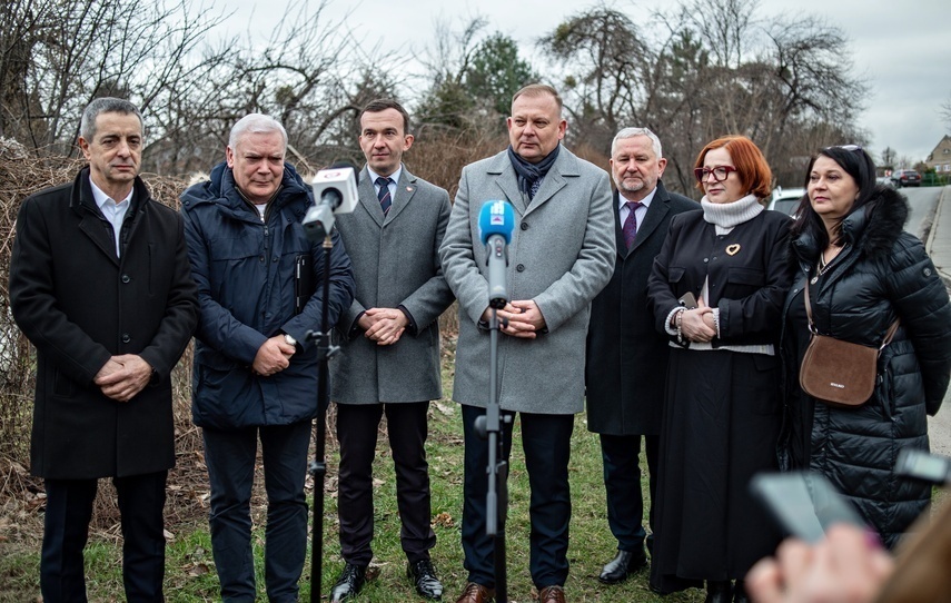 Elbląg, Ulica dwukierunkowa, konferencja wielowątkowa