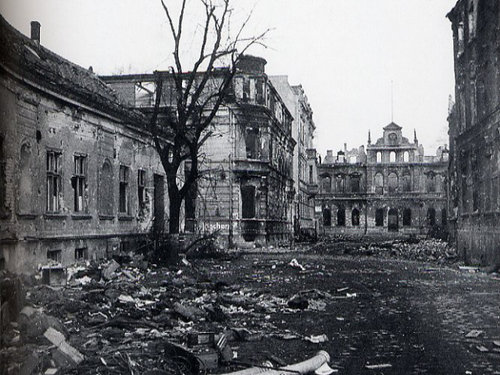 Elbląg, Na zdjęciu - widok na ulicę Krótką w 1945 roku.