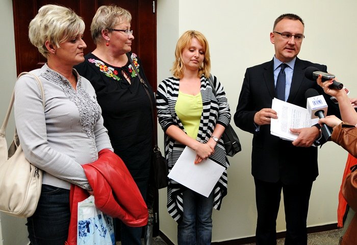 Elbląg, Przedstawicielki związków zawodowych i wiceprezydent Tomasz Lewandowski po podpisaniu porozumienia