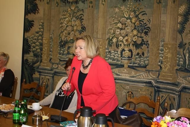 Elbląg, Debacie, w której licznie wzięły udział elblążąnki, przewodniczyła wicemarszałek Sejmu Wanda Nowicka